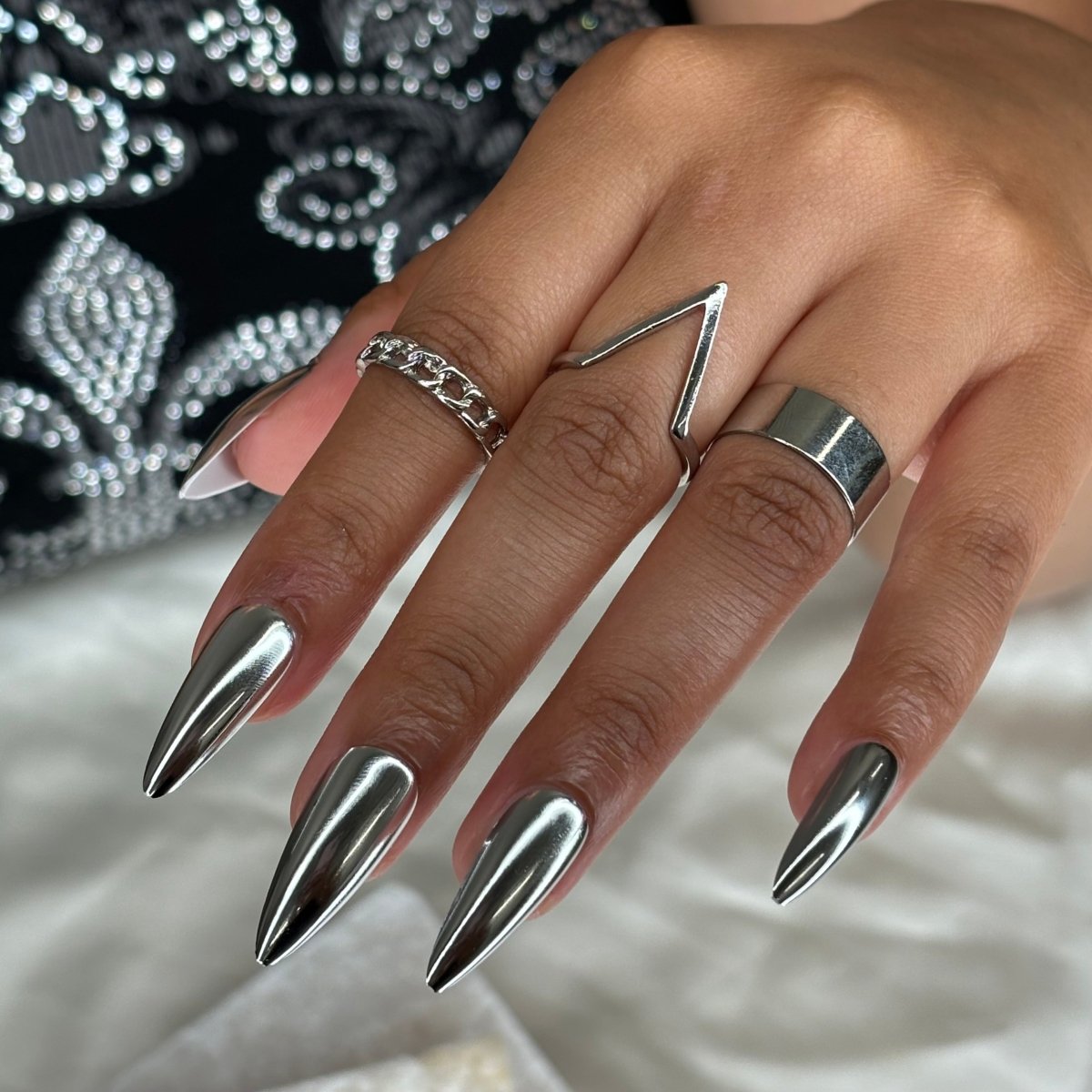 The Single Detail A Reader Notices First Visual Idea The Single Detail A Reader Notices First Visual Idea β Silver Chrome Nails