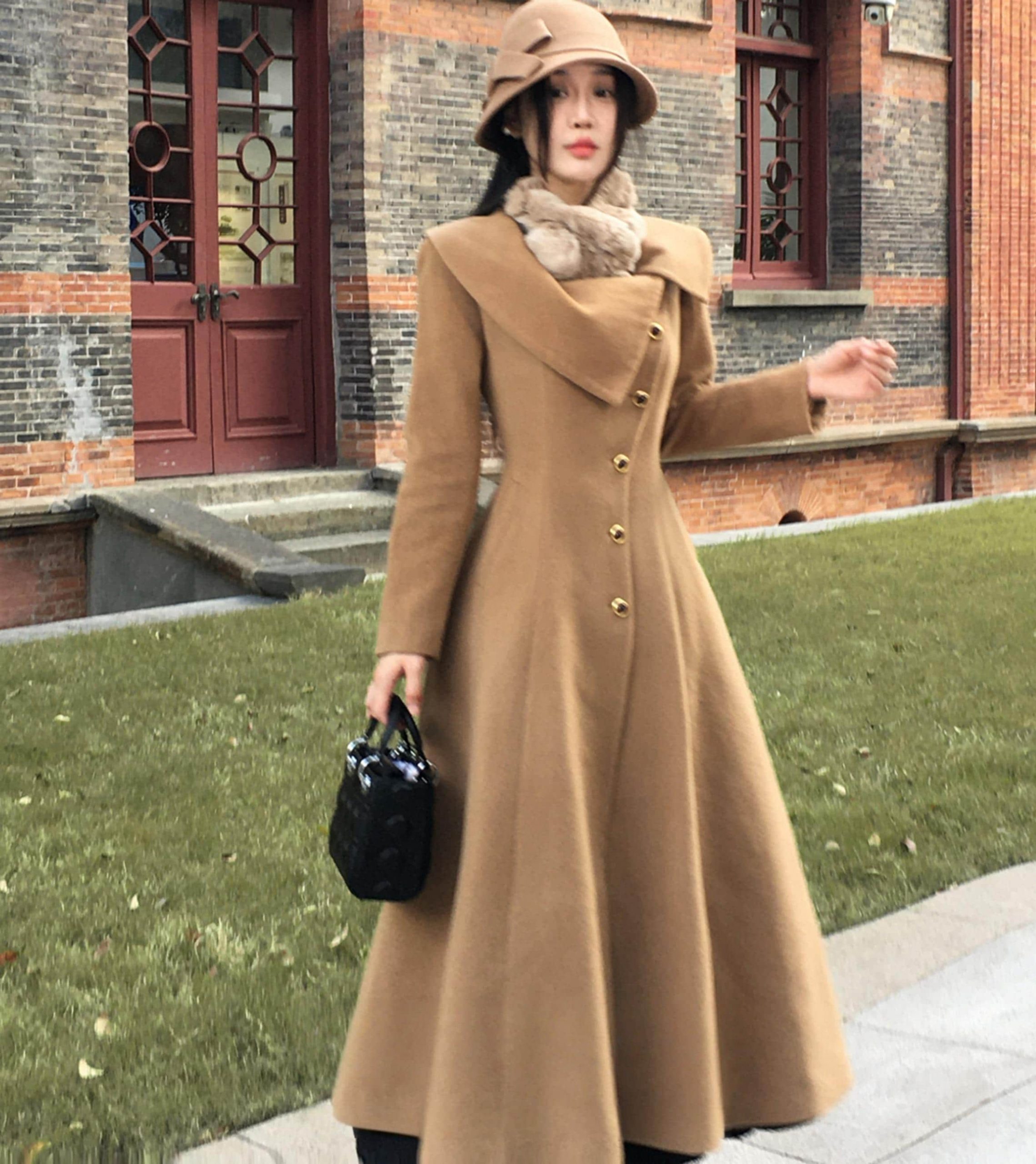 Fit-And-Flare Camel Wool Coat With Fur Scarf And Hat — Camel Coat Outfits
