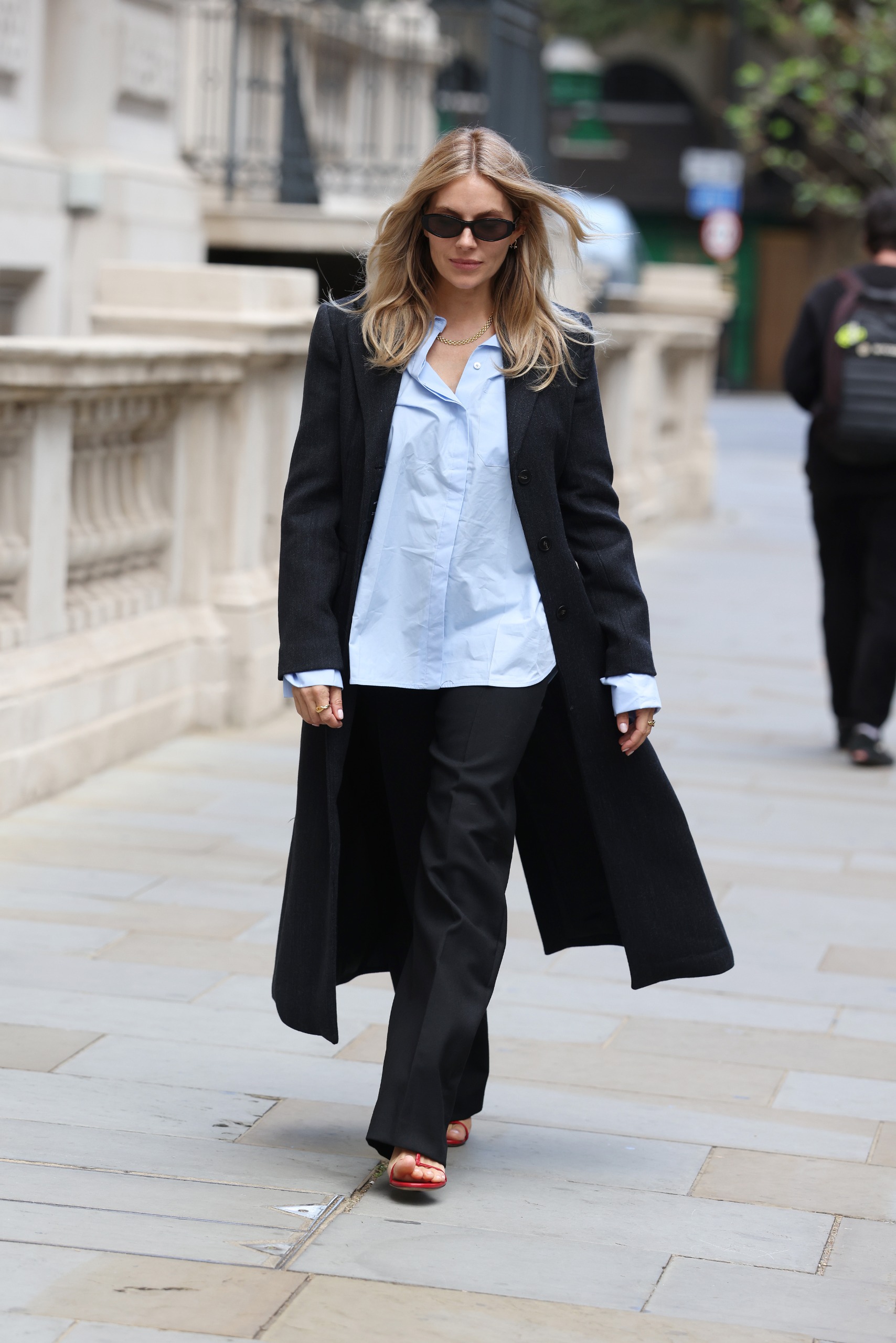 Tailored Black Long Coat With Red Sandals Tailored Black Long Coat With Red Sandals β Long Coat Outfits
