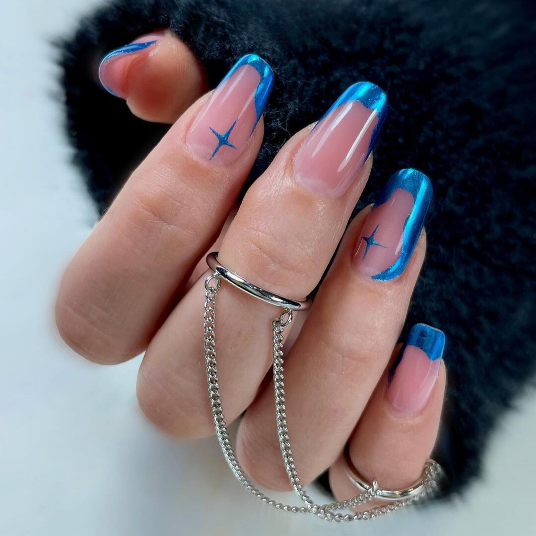 Metallic Blue French Tips with Silver Stars Metallic Blue French Tips with Silver Stars β Winter Party Nails