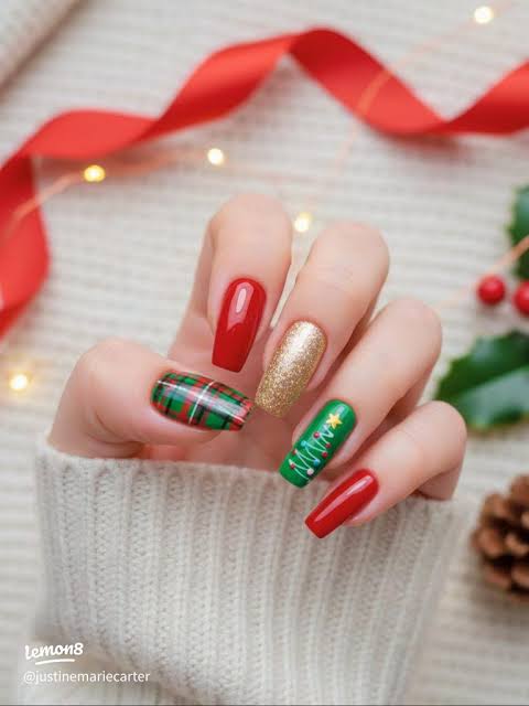 Clean Visual Idea Clean Visual Idea β Red and Green Christmas Nails 2026