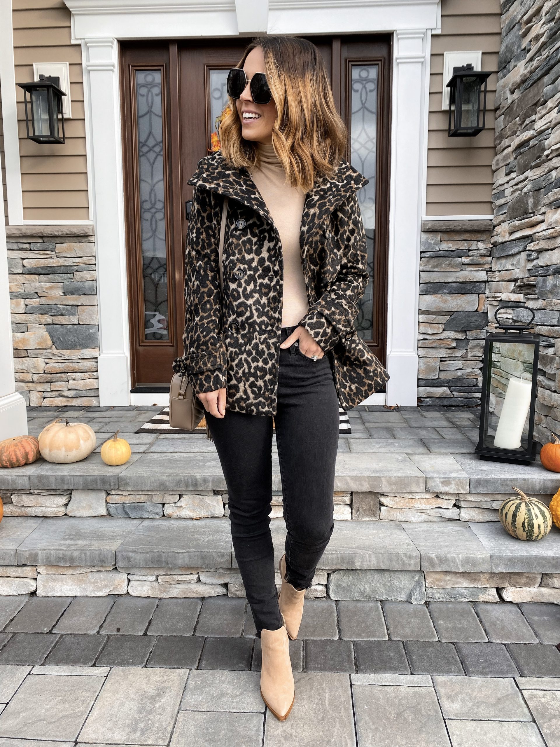 Leopard Print Wool Blend Coat Over Beige Turtleneck And Skinny Jeans Leopard Print Wool Blend Coat Over Beige Turtleneck And Skinny Jeans β Leopard Coat Outfits