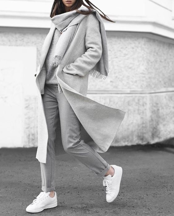 Monochromatic Grey Outfit with Fringed Scarf Monochromatic Grey Outfit with Fringed Scarf β Scandinavian Winter Outfits