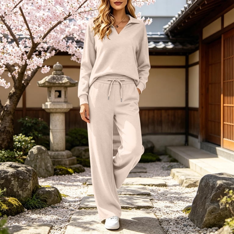 Light Pink Sweat Set with White Sneakers for a Comfortable Travel Outfit Light Pink Sweat Set with White Sneakers for a Comfortable Travel Outfit β Winter Airport Outfits