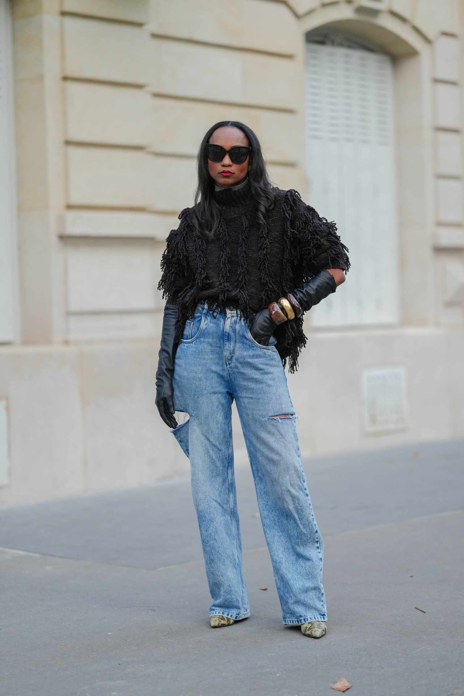 Baggy Light Blue Jeans with Fringed Knit Top and Grey Turtleneck Baggy Light Blue Jeans with Fringed Knit Top and Grey Turtleneck β Winter Outfits with Jeans