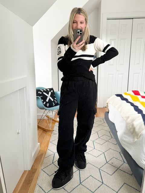 Casual Comfort: Black Corduroy Cargo Pants and Striped Sweater Casual Comfort: Black Corduroy Cargo Pants and Striped Sweater β Winter Outfits with Leggings