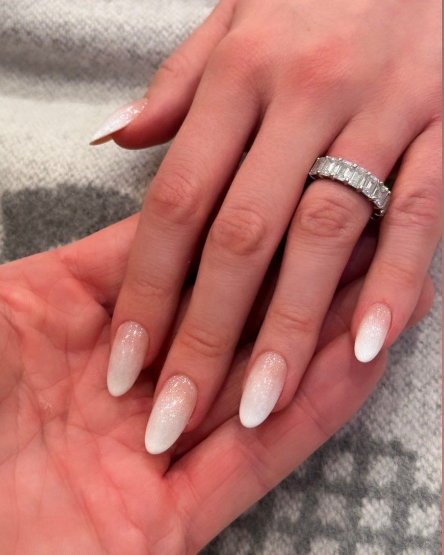 Glitter Ombre Visual Idea Glitter Ombre Visual Idea β Clean Girl Winter Nails