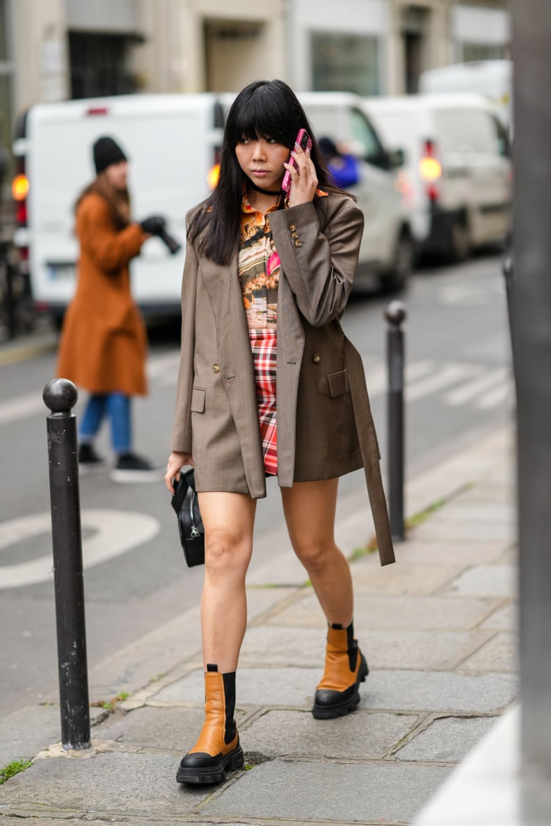 Plaid Mini Skirt and Oversized Blazer with Mixed Chelsea Boots Plaid Mini Skirt and Oversized Blazer with Mixed Chelsea Boots β Chelsea Boots Outfits