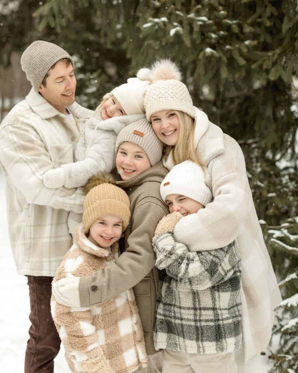 Teddy Fleece and Knitwear: Coordinated Winter Family Outerwear Teddy Fleece and Knitwear: Coordinated Winter Family Outerwear β Winter Family Photo Outfits