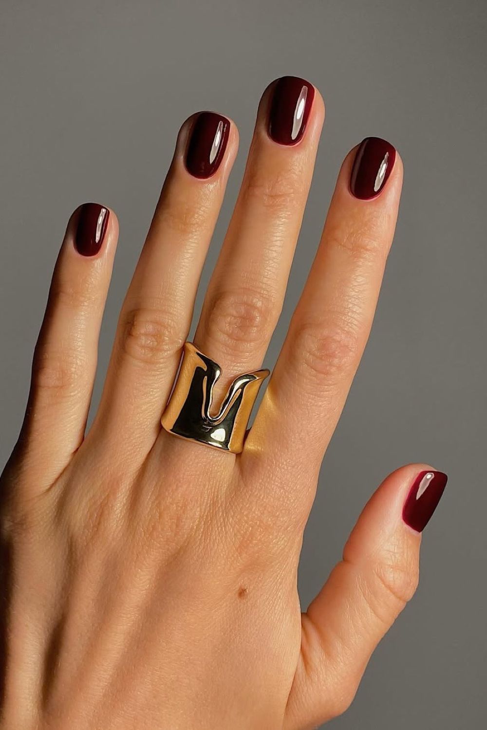Cool-Toned Burgundy Oval Nails — Short Winter Gel Nails