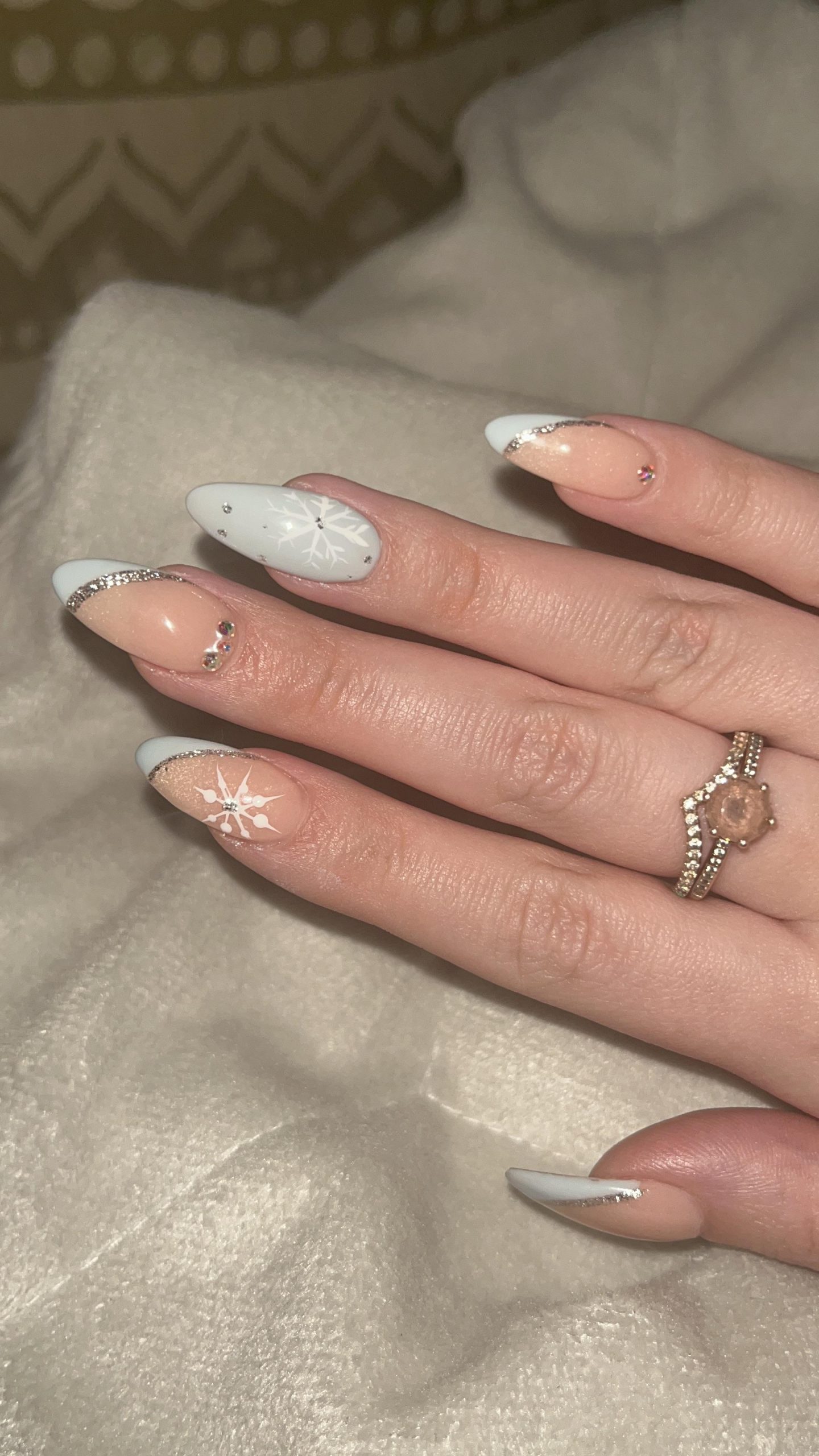 Visual Idea β The Finish Is Glossy Winter Dip Powder Nails