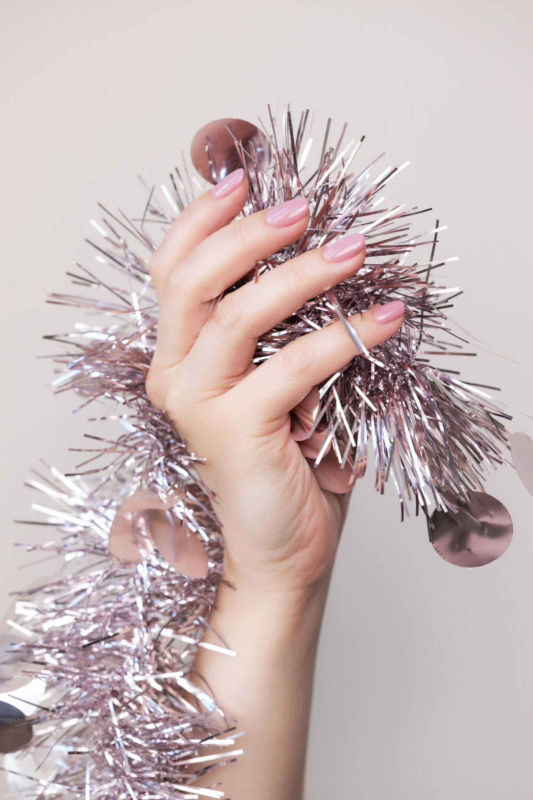 Winter Holiday Visual Idea — Winter Gel Nail Colors