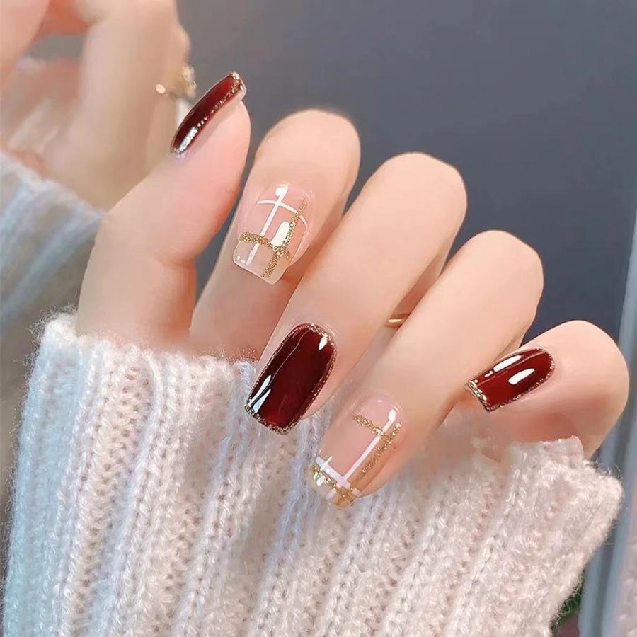 Festive Deep Red Plaid Glitter Nails — Short Winter Nails