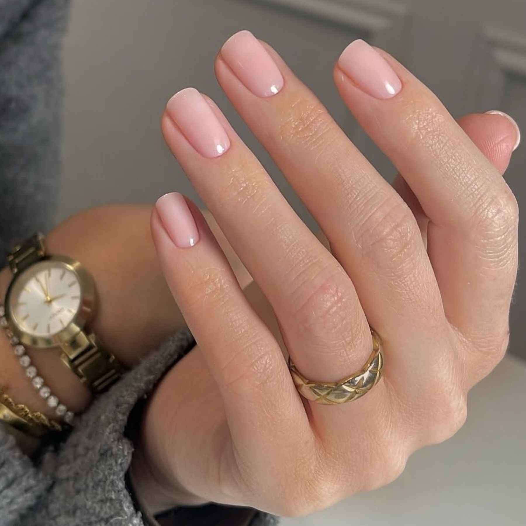 Milky Pink with Base Dot Accent Milky Pink with Base Dot Accent β Short Winter Round Nails