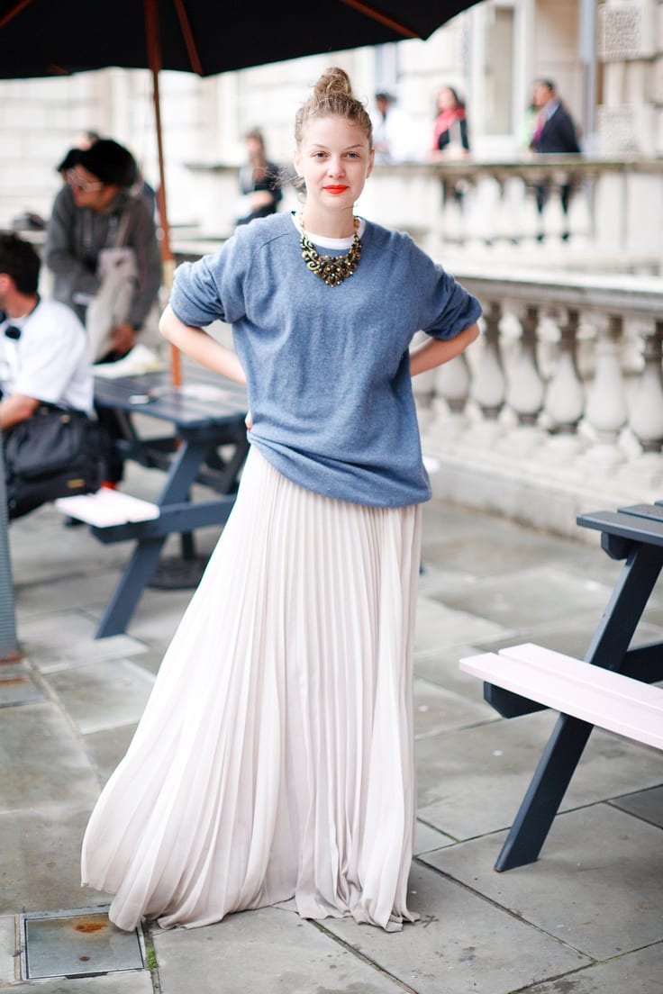 Beige Gauzy Mini Skirt with Oversized Sweater Beige Gauzy Mini Skirt with Oversized Sweater β Winter Skirt Outfits