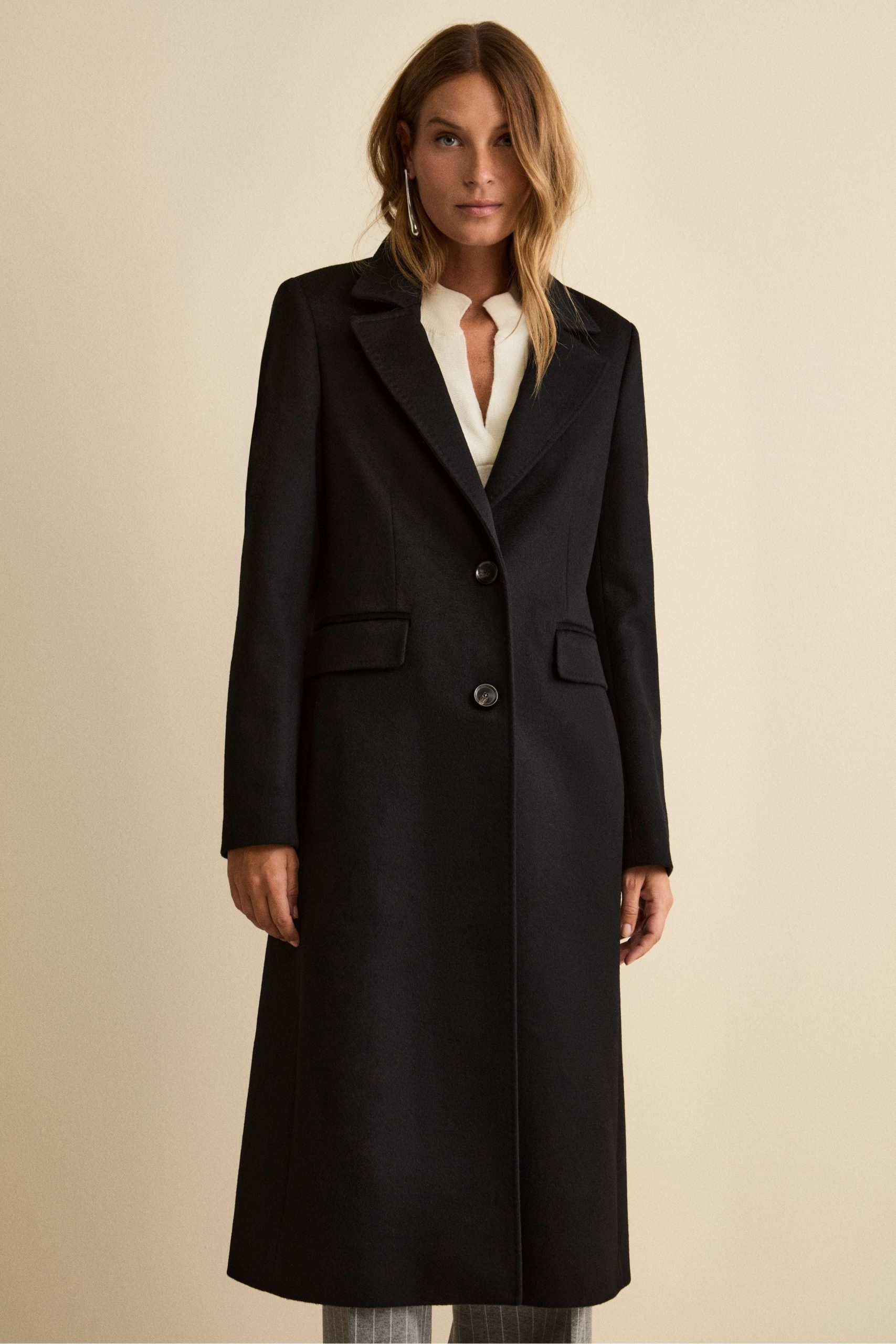Classic Black Virgin Wool Coat for Workwear — Wool Coat Outfits