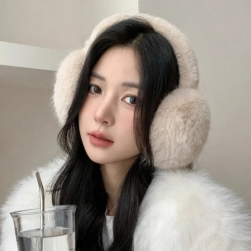 Cream Plush Earmuffs Paired with a White Fluffy Garment Cream Plush Earmuffs Paired with a White Fluffy Garment β Earmuffs Outfits