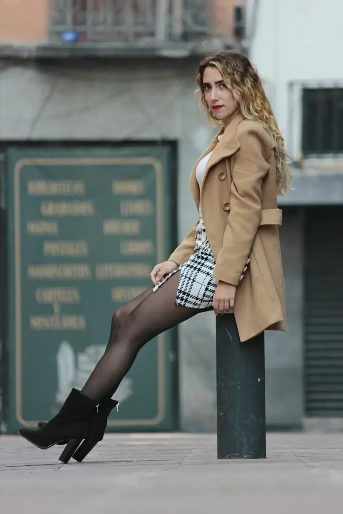 Houndstooth Mini Skirt and Camel Coat for Chic Daytime Style Houndstooth Mini Skirt and Camel Coat for Chic Daytime Style β Nashville Winter Outfits