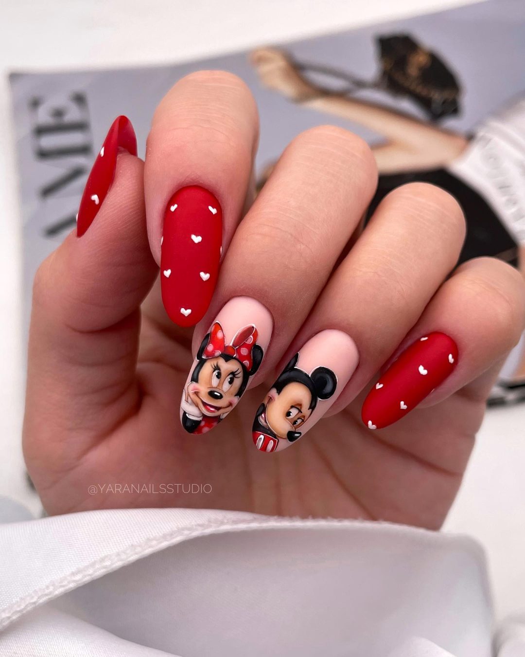 Matte Visual Idea Matte Visual Idea β Disney Christmas Nails 2026