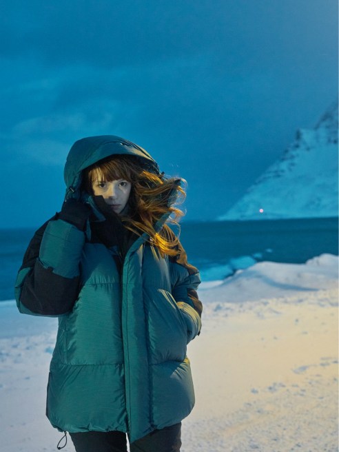 Teal And Black Color-Blocked Puffer Jacket For Extreme Cold Teal And Black Color-Blocked Puffer Jacket For Extreme Cold β Iceland Winter Outfits