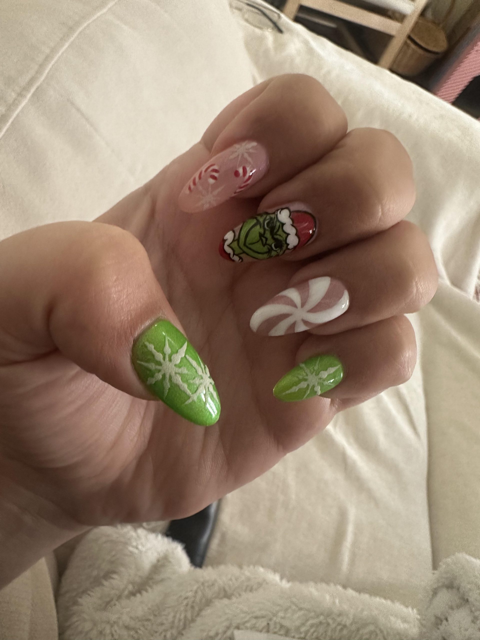 Christmas Visual Idea Christmas Visual Idea β Grinch Nails 2026