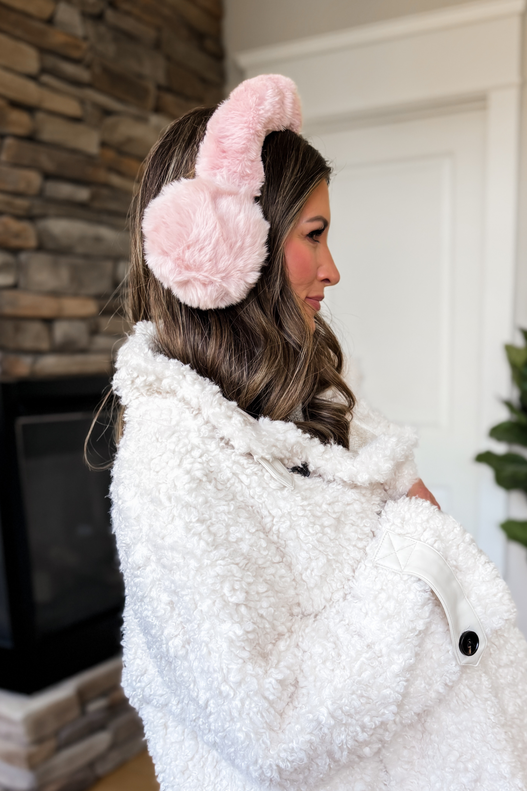 Blush Pink Earmuffs with Cream Faux Fur Coat and Grey Turtleneck Blush Pink Earmuffs with Cream Faux Fur Coat and Grey Turtleneck β Earmuffs Outfits