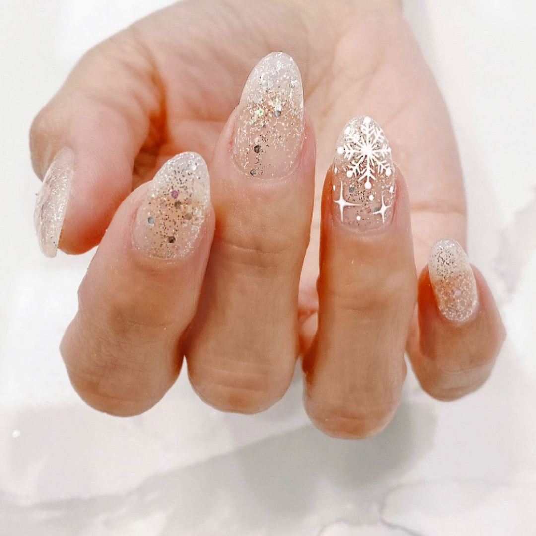 Glitter Gradient Snowflake Almond Glitter Gradient Snowflake Almond β Cute Christmas Nails 2026