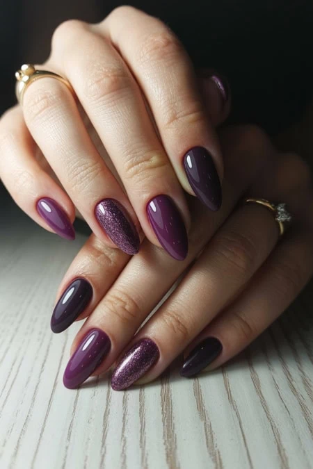 Glitter Accent Nails Visual Idea Glitter Accent Nails Visual Idea β Winter Almond Nails