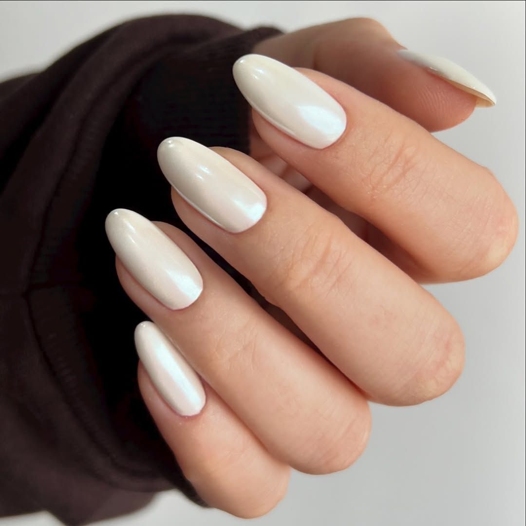 Pearlescent Off-White Oval Nails Pearlescent Off-White Oval Nails β Winter Nails for School