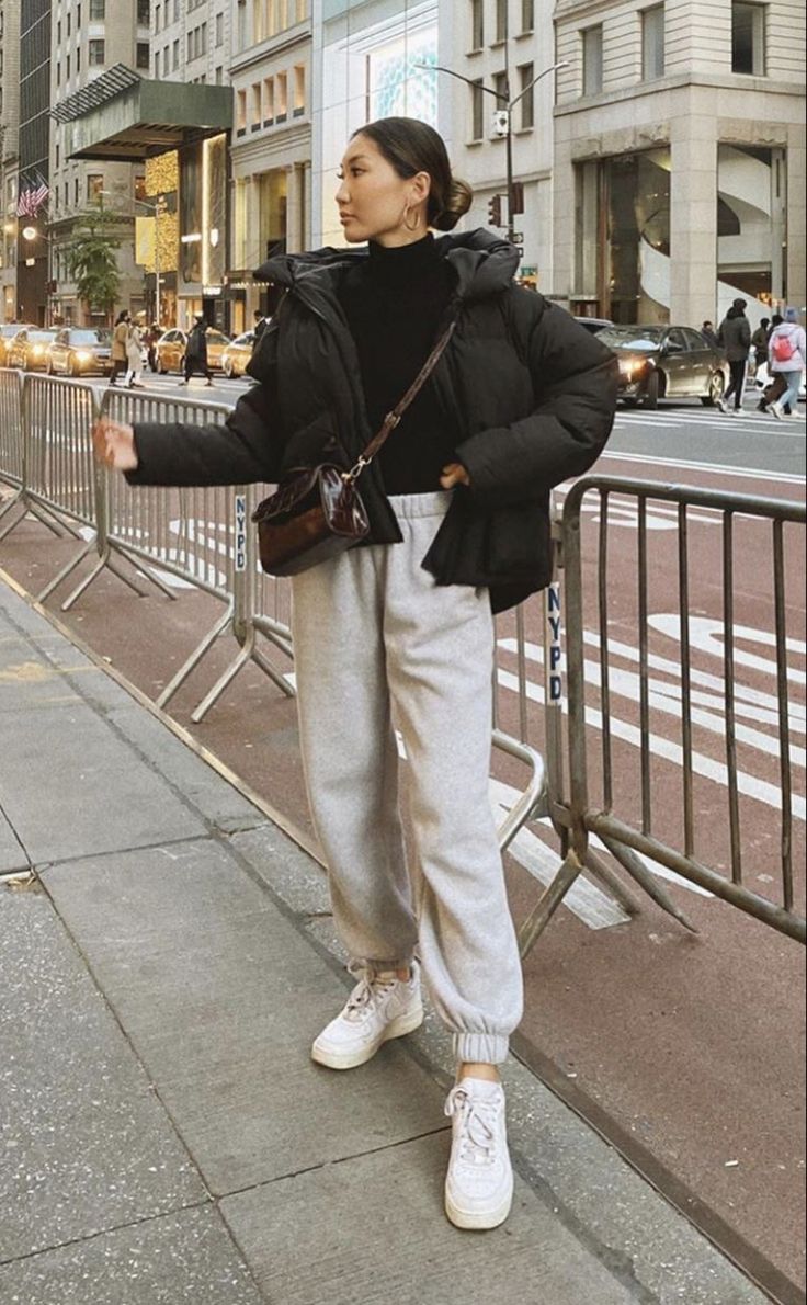 Black Puffer Jacket Over Sweatpants and Turtleneck Black Puffer Jacket Over Sweatpants and Turtleneck β Baddie Winter Outfits