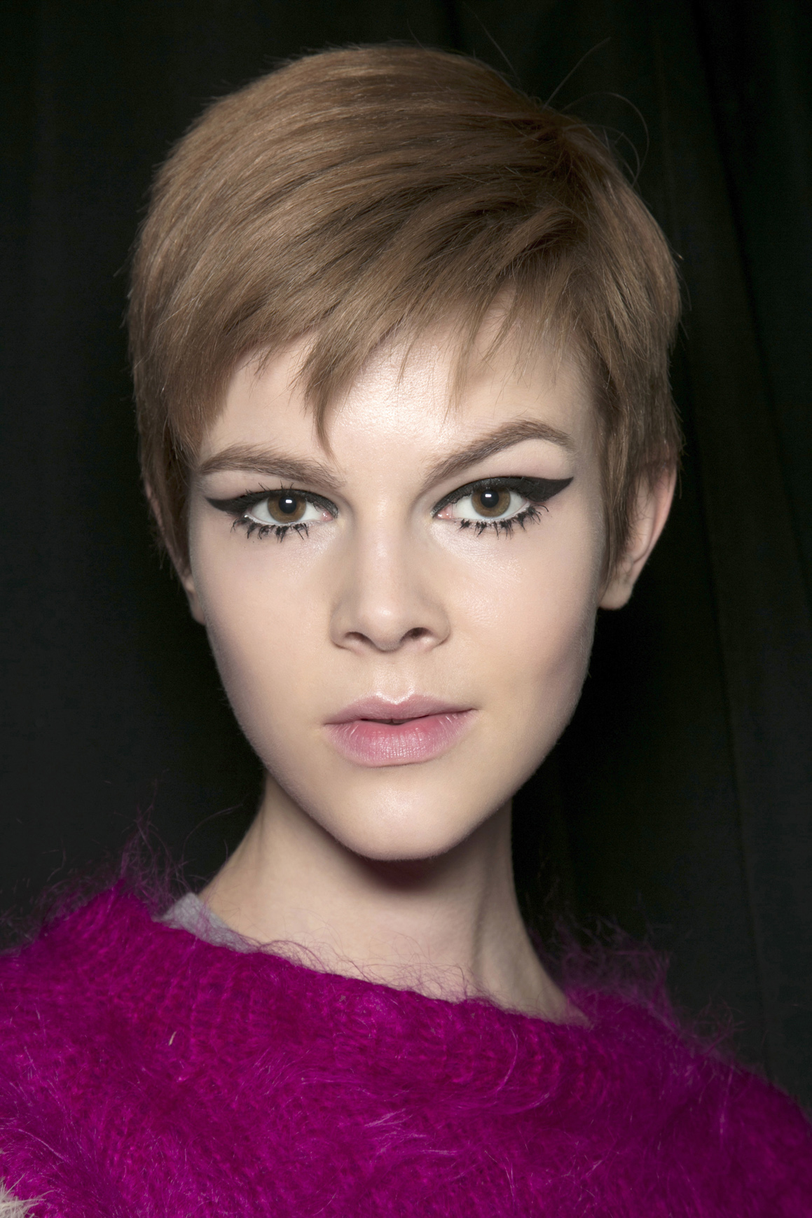 Light Brown Pixie With Short Fringe — Short Winter Haircuts