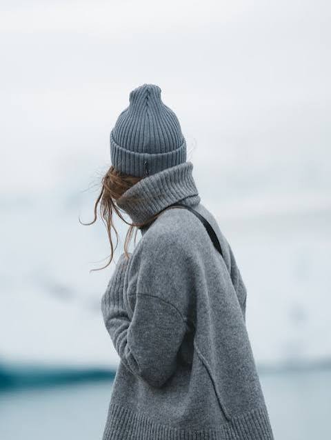 Oversized Grey Turtleneck and Beanie Set Oversized Grey Turtleneck and Beanie Set β Warm Winter Outfits