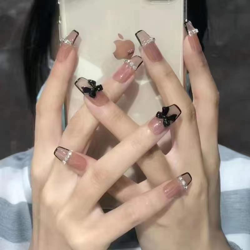 Winter Visual Idea — Baddie Winter Nails