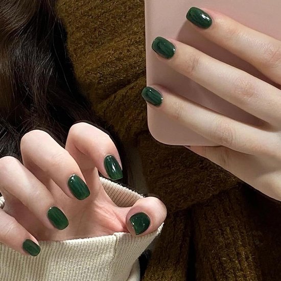 Rich Forest Green Glossy Short Oval Nails — Short Winter Nails