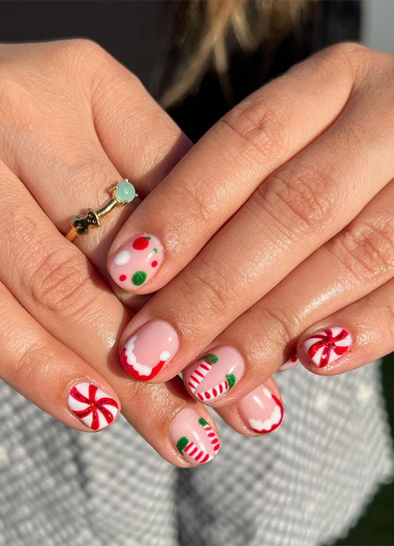 Candy Cane Stripe Rounded Square Nails Candy Cane Stripe Rounded Square Nails β Simple Short Christmas Nails 2026