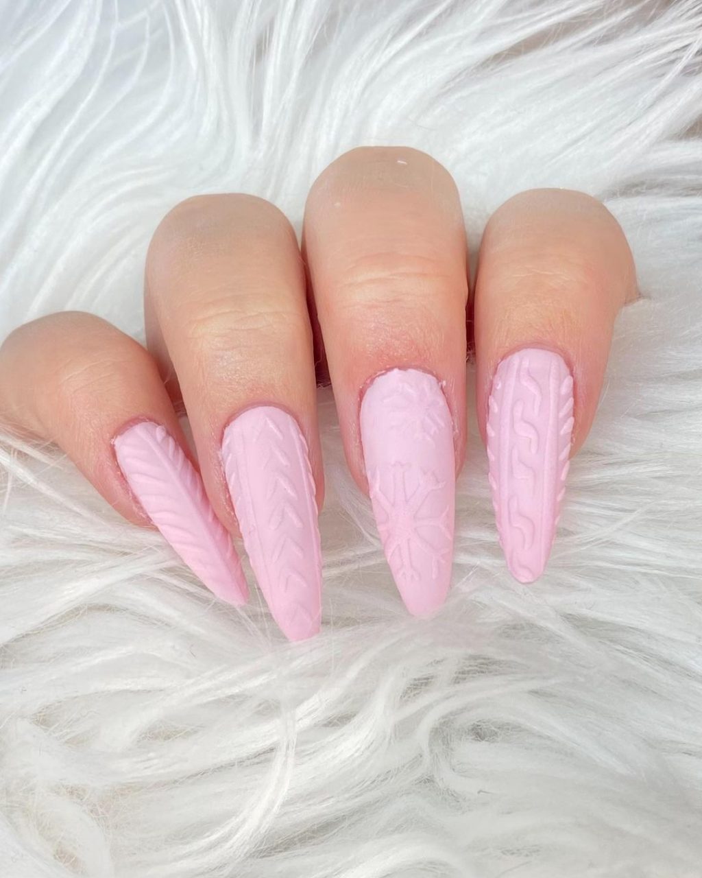 Long Stiletto Pale Pink Knit Snowflakes — Sweater Nails