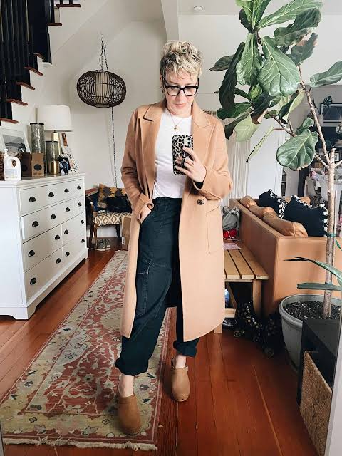 Long Camel Coat With Dark Green Cargo Pants — Camel Coat Outfits
