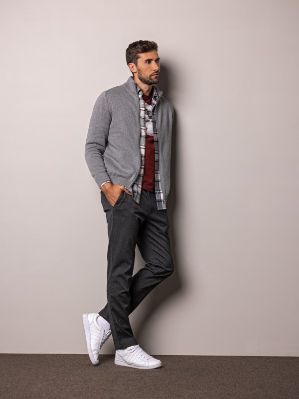 Zip-Up Cardigan with Plaid Shirt Layering Zip-Up Cardigan with Plaid Shirt Layering β Winter Outfits for Men