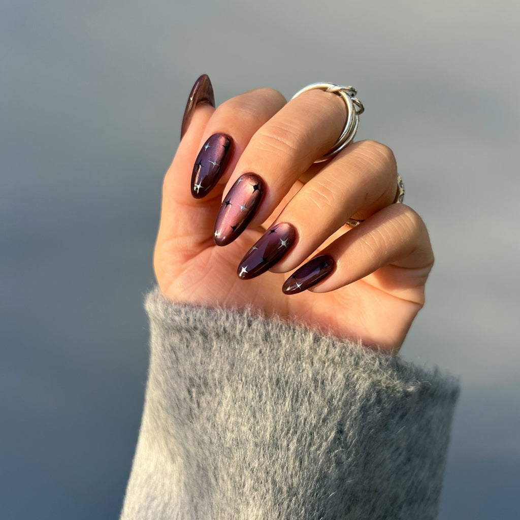 Purple Cat Eye with Silver Stars — Winter Cat Eye Nails