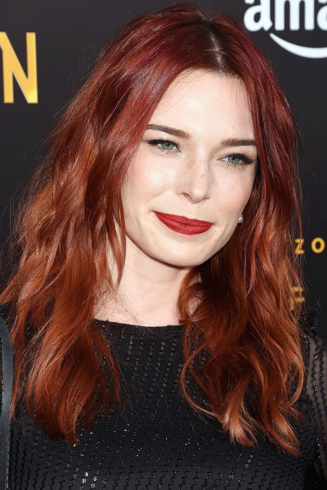 Vibrant Auburn Air-Dried Waves — Winter Auburn Hair Color