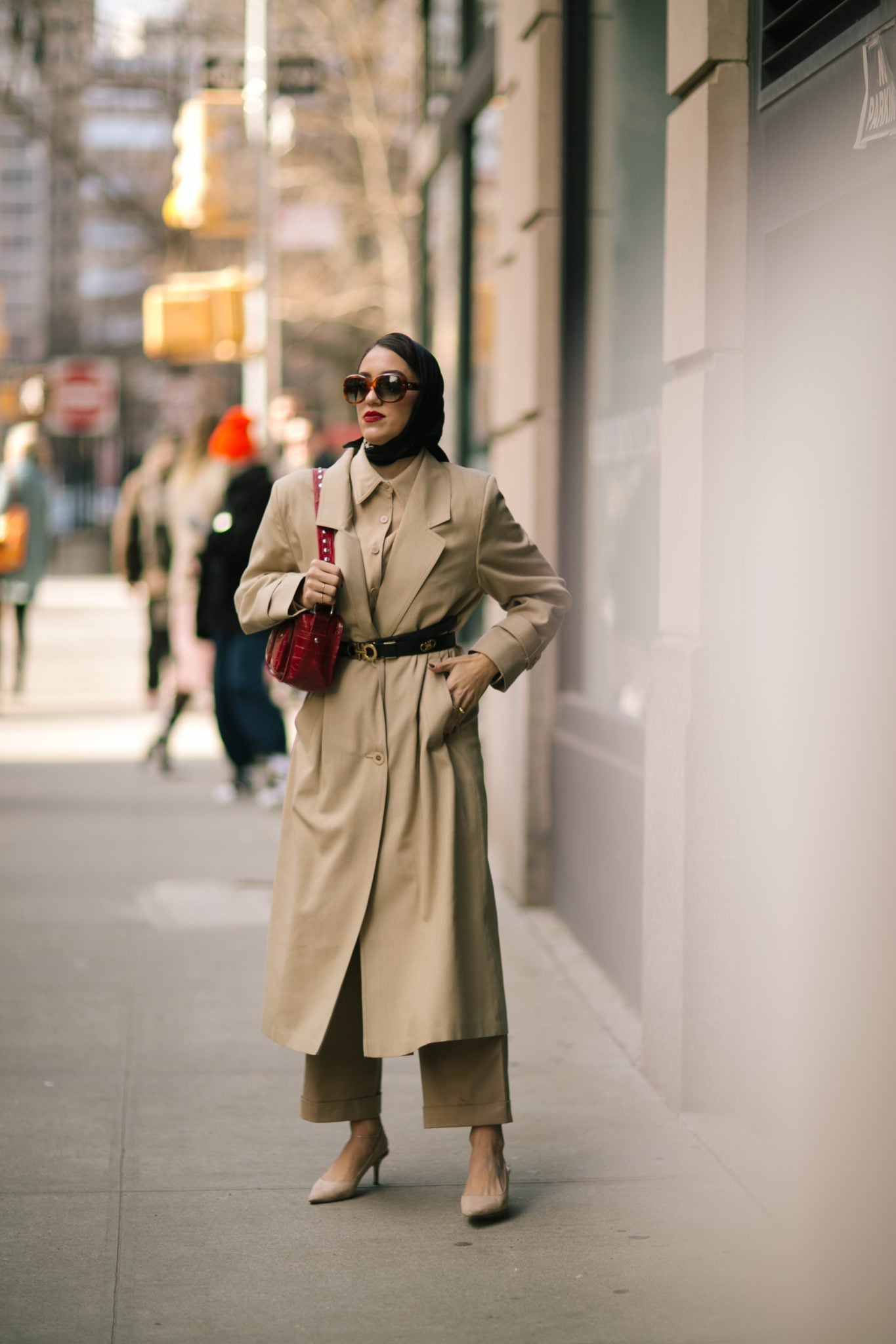 Pinstripe Beige Trench Coat With Red Handbag Pinstripe Beige Trench Coat With Red Handbag β Long Coat Outfits