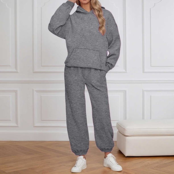 Grey Sweat Set with White Sneakers for a Casual and Comfortable Airport Journey Grey Sweat Set with White Sneakers for a Casual and Comfortable Airport Journey β Winter Airport Outfits