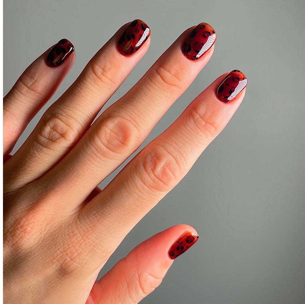 Realistic Tortoiseshell Pattern Realistic Tortoiseshell Pattern β Classy Short Winter Nails