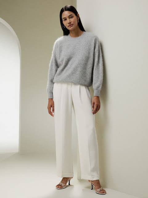 Grey Fuzzy Crewneck Sweater With Wide-Leg Trousers Grey Fuzzy Crewneck Sweater With Wide-Leg Trousers β Sweater Outfits