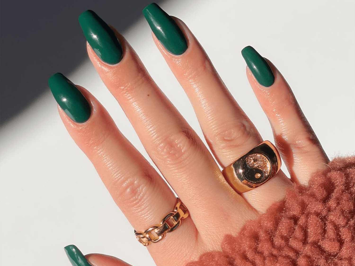 Deep Emerald Green Coffin Nails Deep Emerald Green Coffin Nails β Short Christmas Coffin Nails 2026