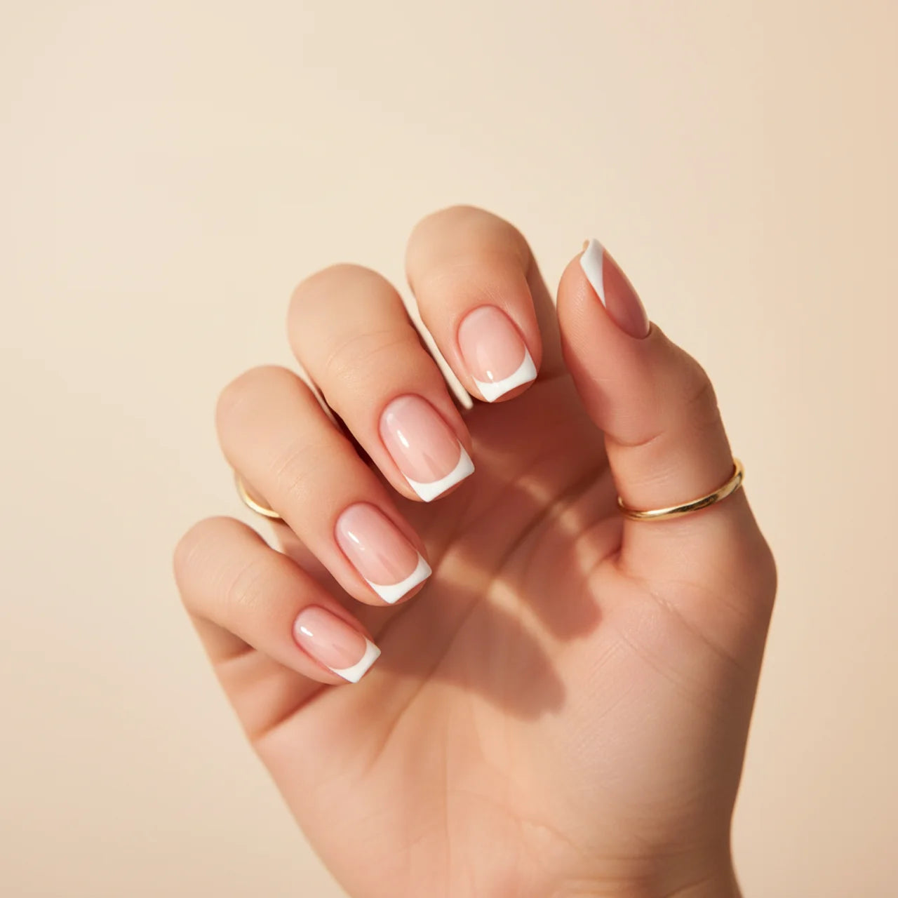 Faux ongles press-on french blanc carré court | Glow Nails | CEO
