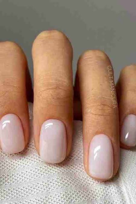 Peachy-Beige Metallic Coffin Nails Peachy-Beige Metallic Coffin Nails β Old Money Winter Nails