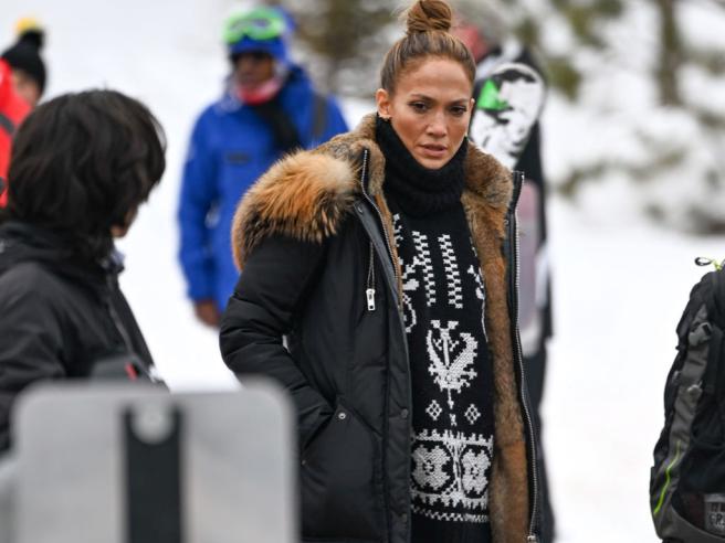 Black Parka Seasonality Black Parka Seasonality β Parka Outfits