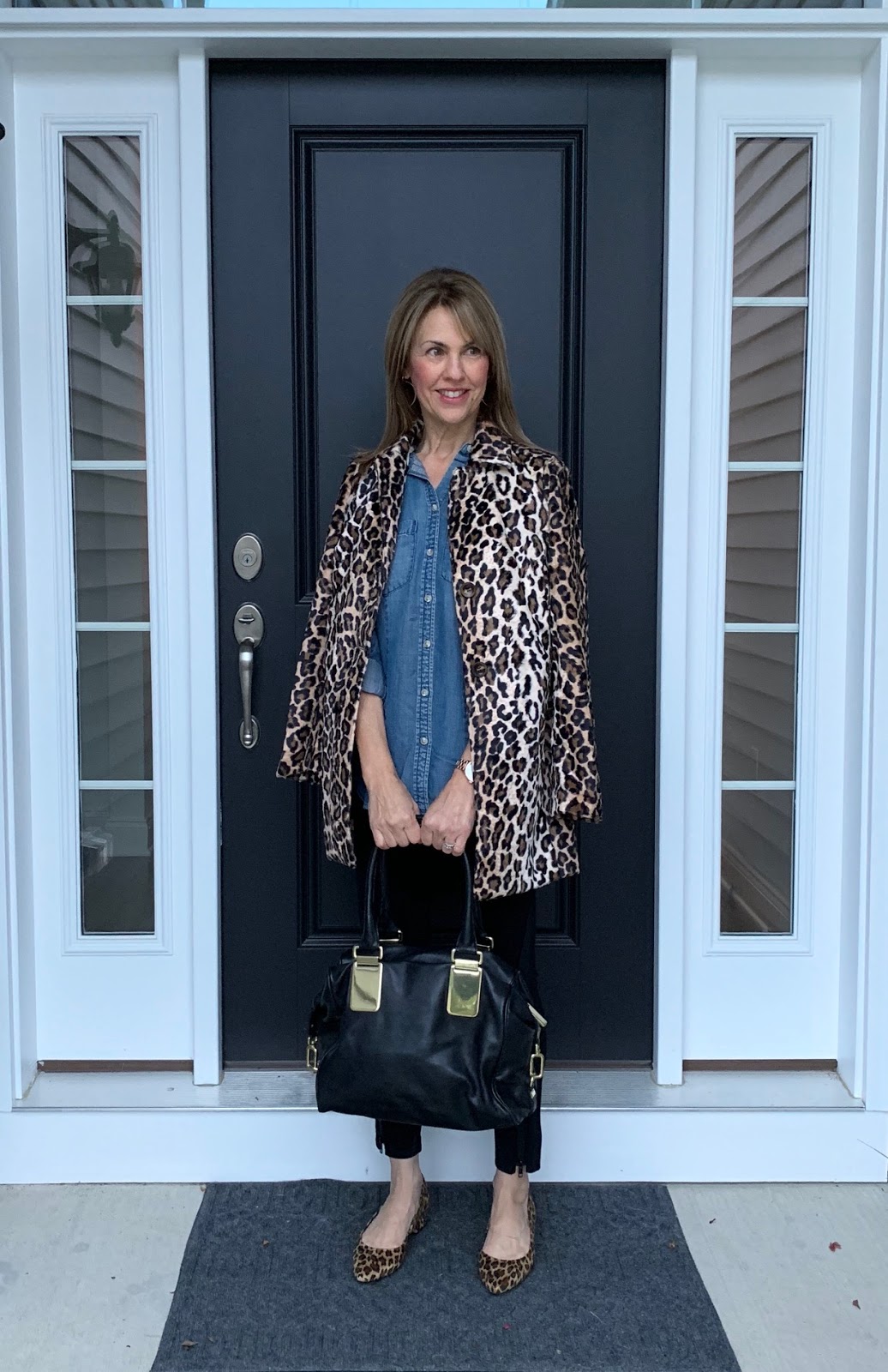 Leopard Print Jacket With Denim Shirt And Matching Flats Leopard Print Jacket With Denim Shirt And Matching Flats β Leopard Coat Outfits