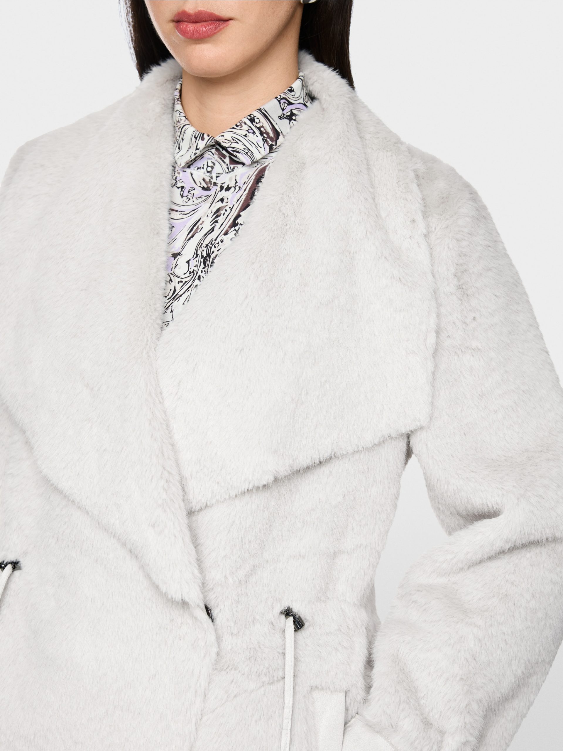 Light Grey Faux Fur Coat with Wide Lapel: Everyday Wearability — Faux Fur Coat Outfits